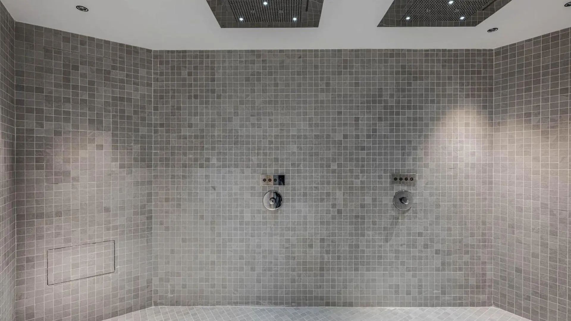 Duplex Neuf Ski In/Out Avec Spa Et Piscine A Courchevel 1850 - Fr-1-564-99 0*,  צרפת